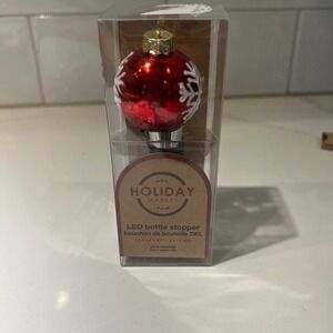 Holiday Market Red Snowflake Christmas Ornament LED Wine Bottle Stopper New‎